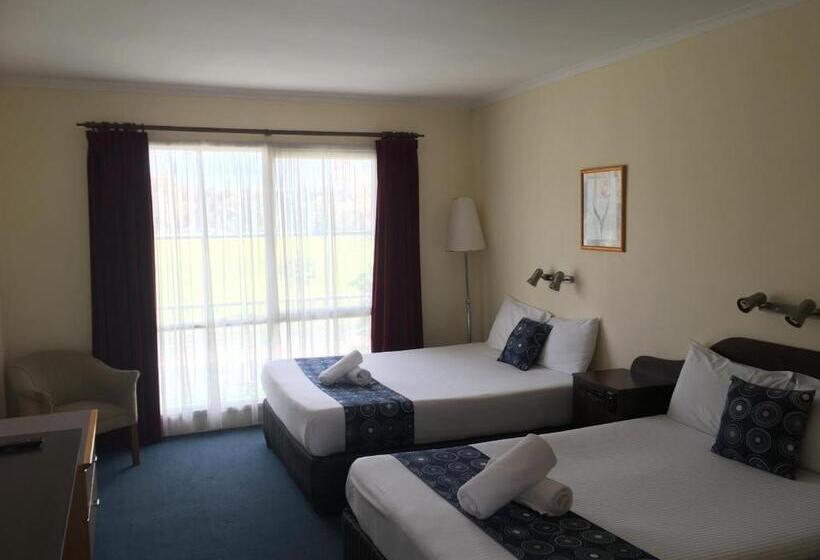 חדר משפחתי, Australia Park Motel
