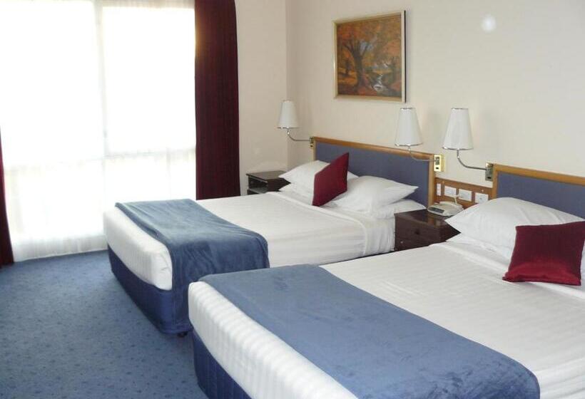 חדר משפחתי, Australia Park Motel