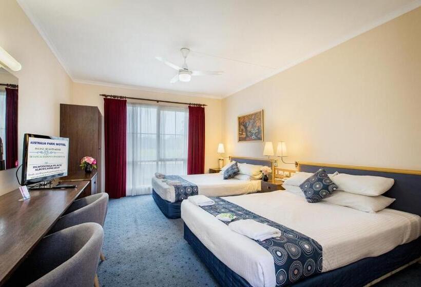 חדר משפחתי, Australia Park Motel