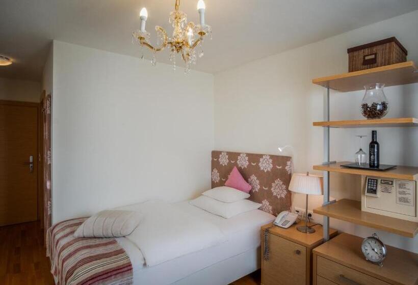 Номер Стандарт Индивидуальный с Балконом, Bergkristall Oberlech