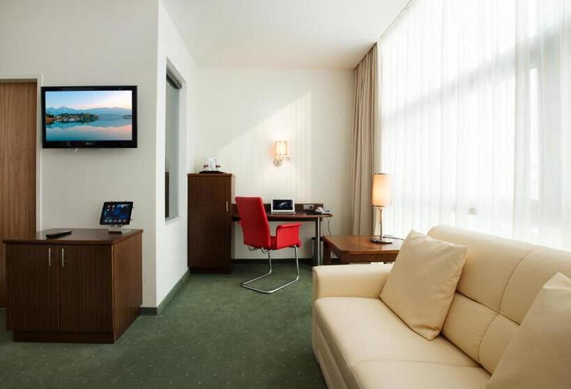 수피리어 룸, City