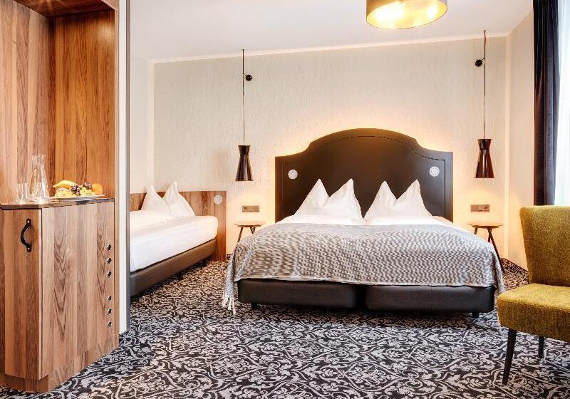 اتاق استاندارد سه نفره, Grauer Bar