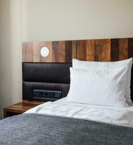 اتاق استاندارد یک نفره, Grauer Bar