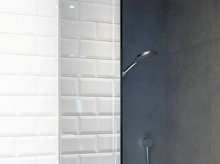 اتاق استاندارد یک نفره, Grauer Bar