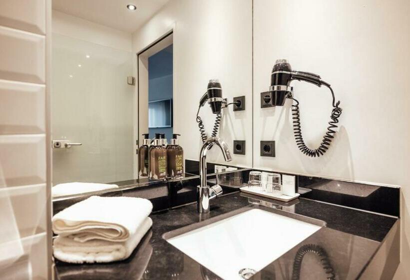 اتاق استاندارد سه نفره, Grauer Bar