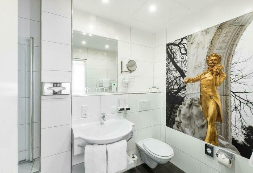 اتاق کلاسیک, Johann Strauss