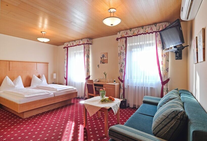 高级大房间, Mader