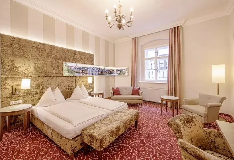 Suite Junior, Mader