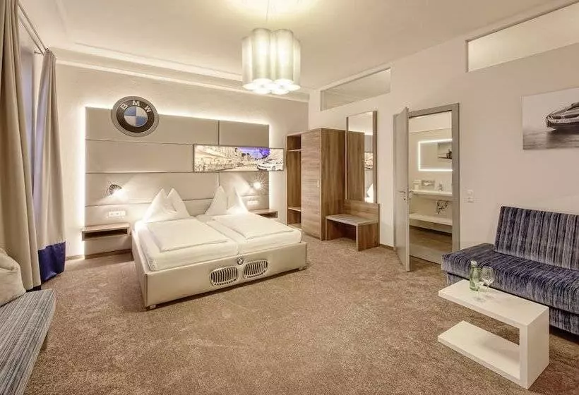 Suite Junior, Mader