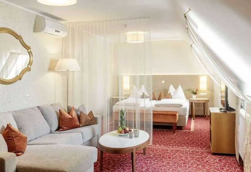 Suite Junior, Mader