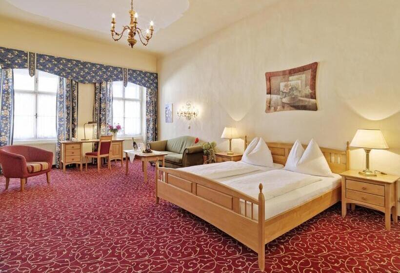 高级大房间, Mader