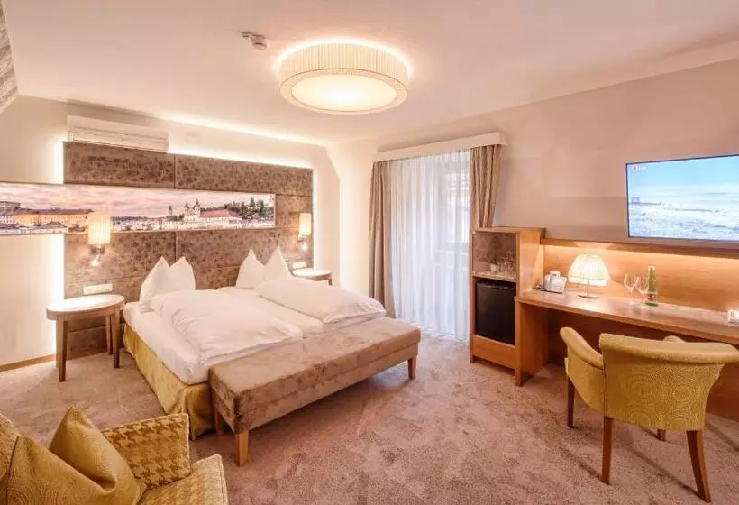Suite Junior, Mader