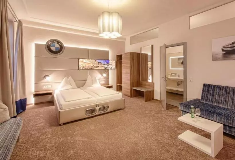Suite Junior, Mader