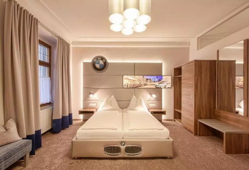 Suite Junior, Mader