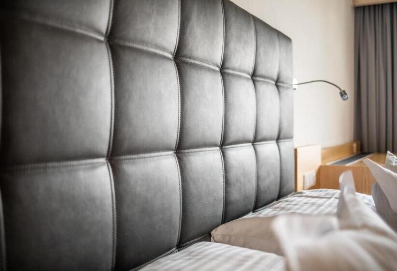 Номер Deluxe, Rauter