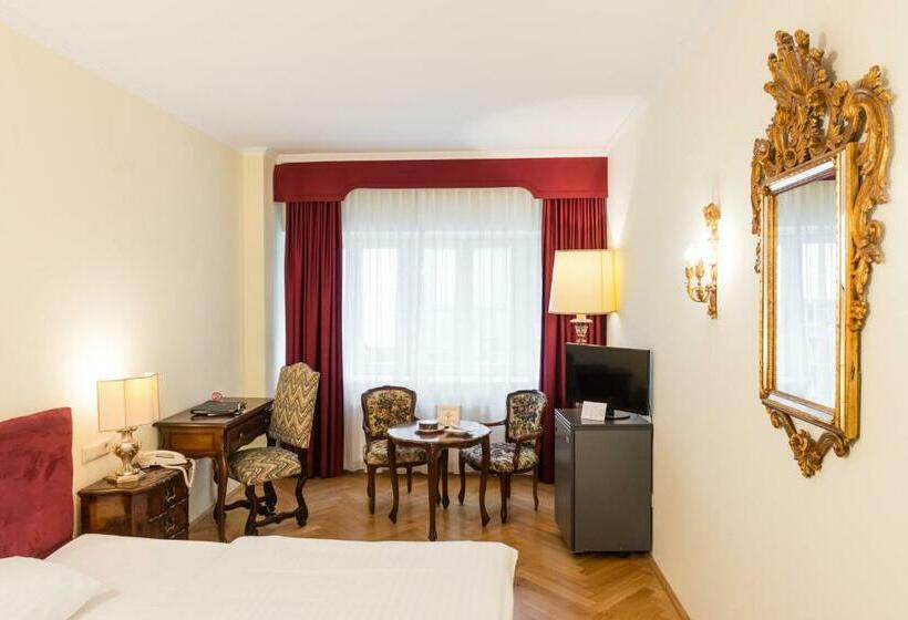 수피리어 룸, Royal