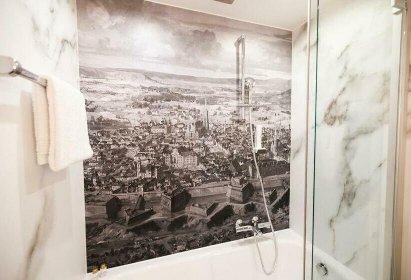 디럭스 룸, Royal