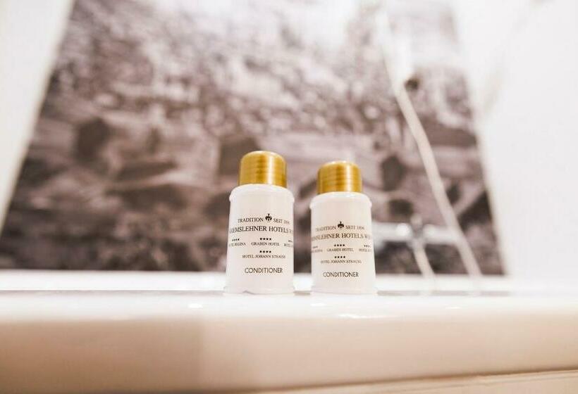 스탠다드 싱글 룸, Royal