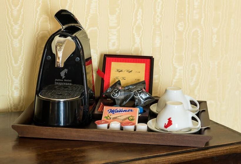 스탠다드 싱글 룸, Royal