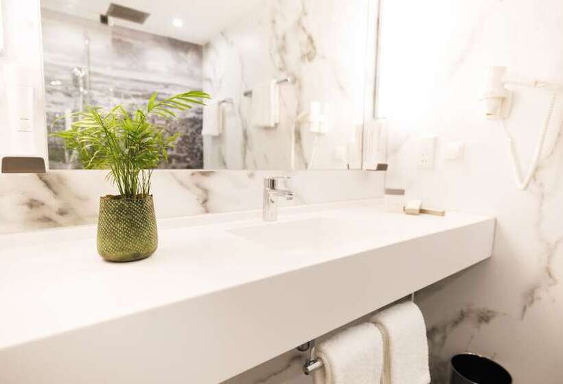 수피리어 룸, Royal