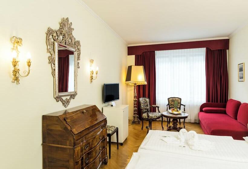 수피리어 룸, Royal