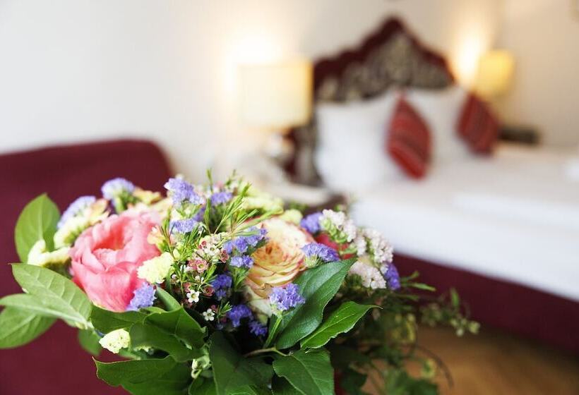 수피리어 룸, Royal