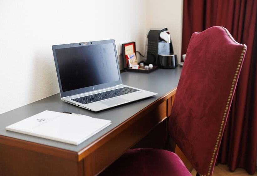 디럭스 룸, Royal