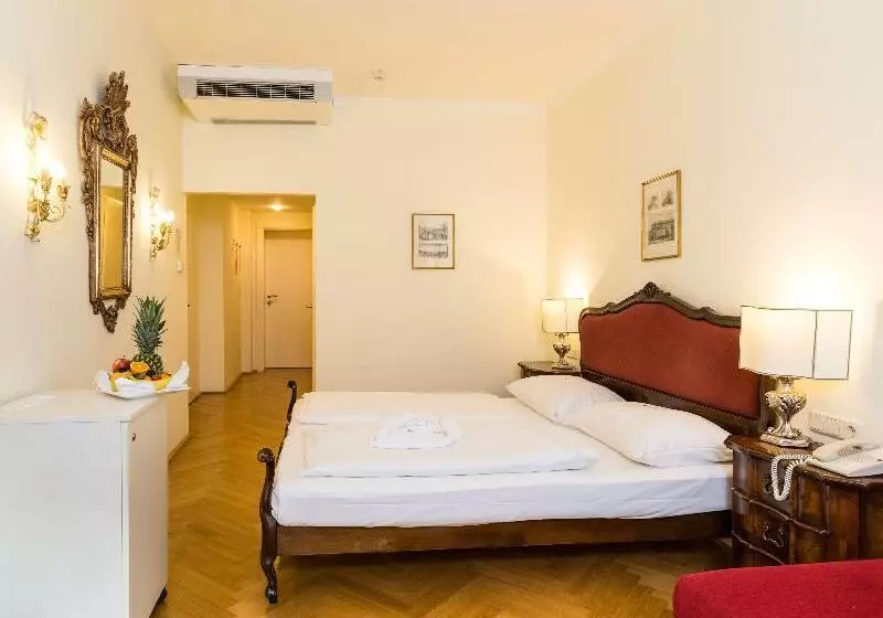 Habitación Estándar, Royal