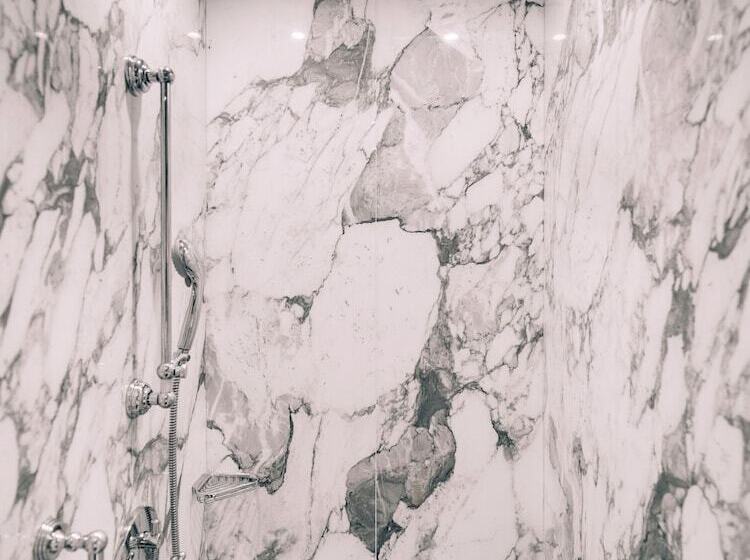 سوییت, Sacher Wien