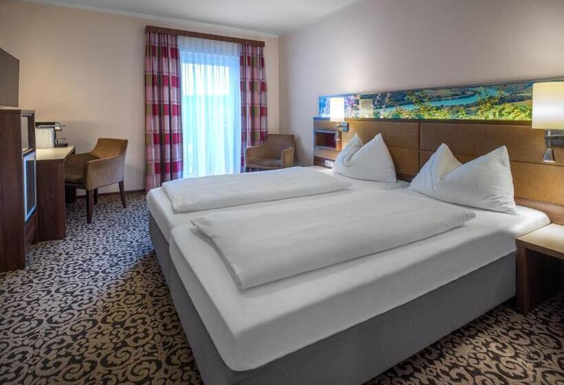 标准间, Schachner