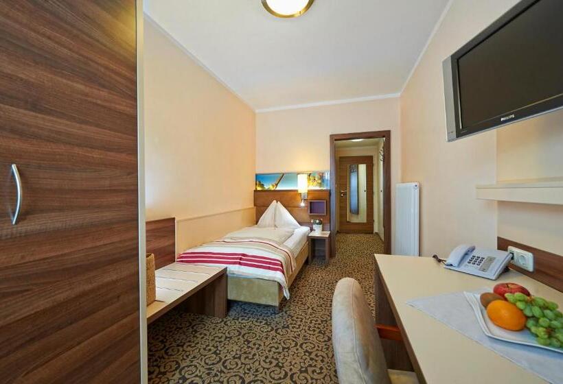 标准单人间, Schachner