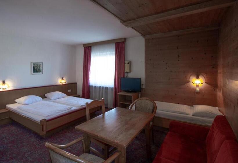 غرفة قياسية ثلاثية, Schachtnerhof