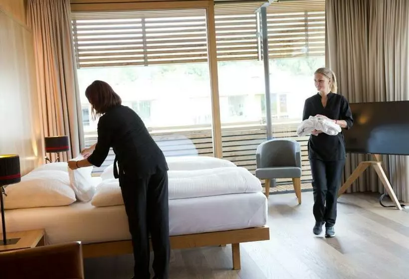Junior Suite, Schwarzler