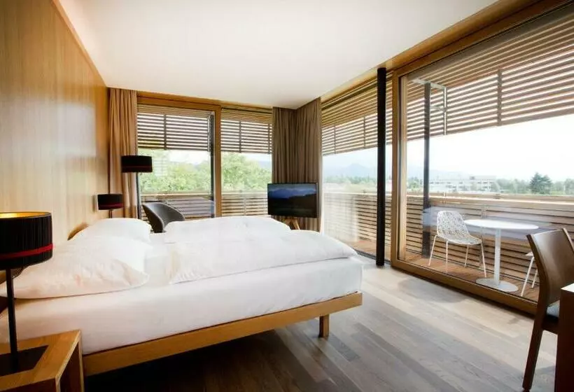 Junior Suite, Schwarzler