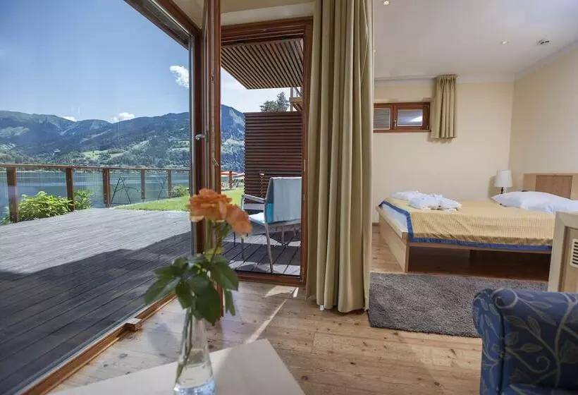 Superior room with lake view, Seevilla Freiberg