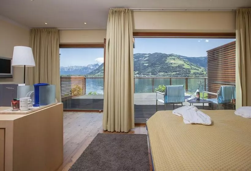 Superior room with lake view, Seevilla Freiberg