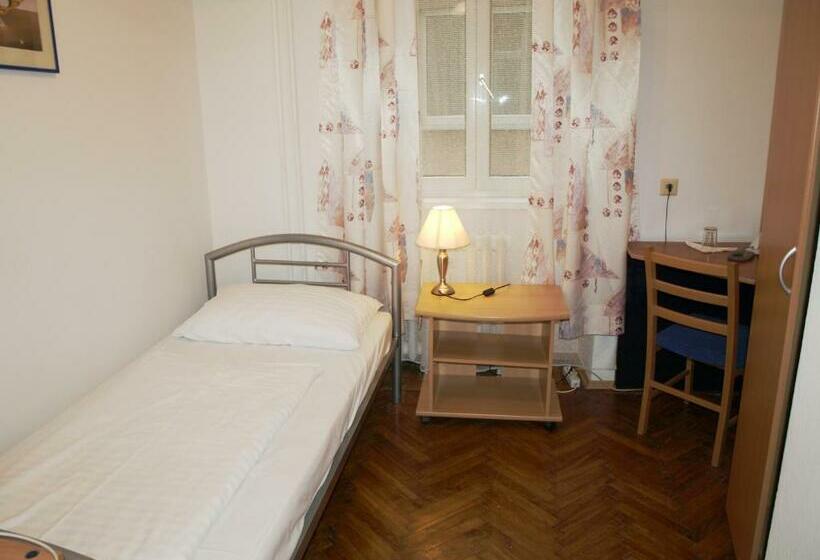 스탠다드 싱글 룸 공동욕실, Terminus