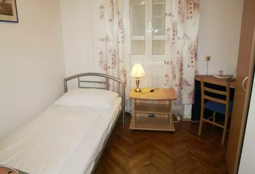Standard Single Room Shared Bathroom, Terminus