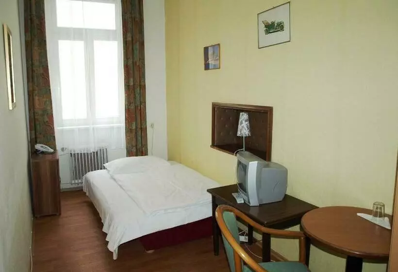 Standard Single Room Shared Bathroom, Terminus