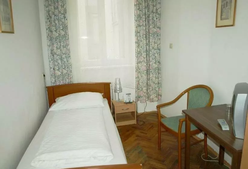 Standard Single Room, Terminus