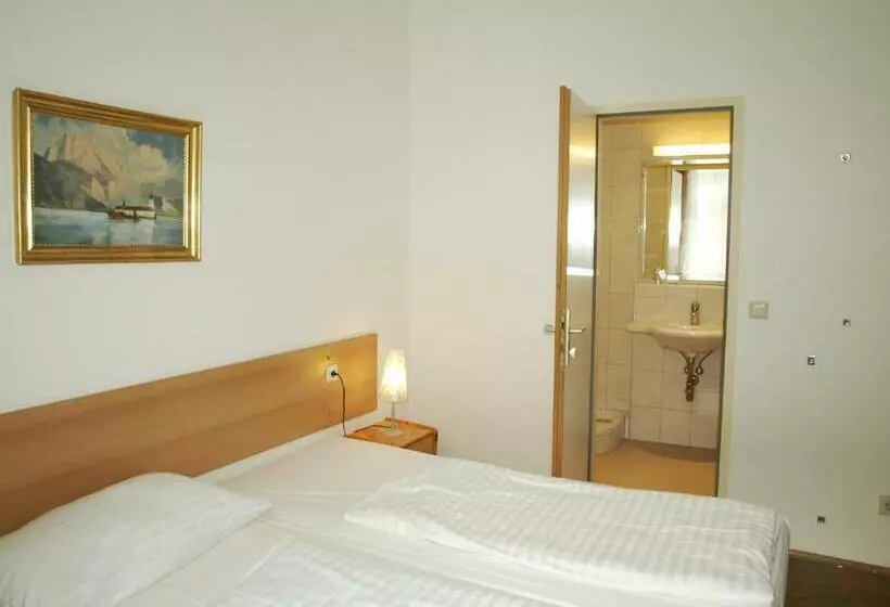 Standard Room, Terminus