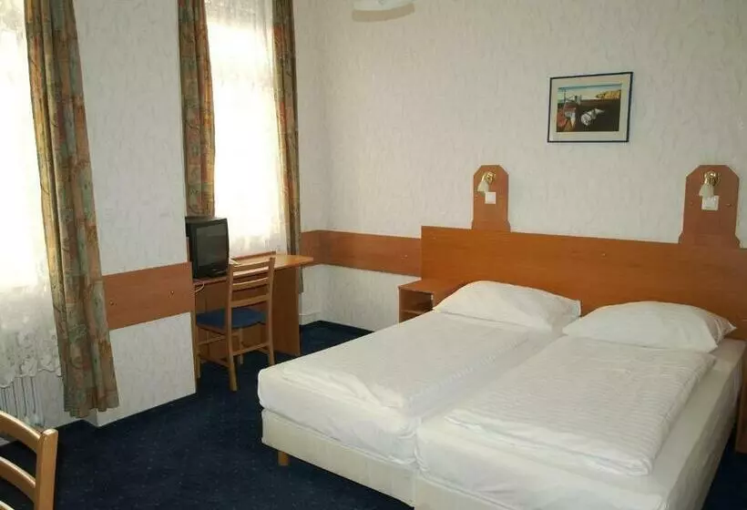 Standard Room, Terminus