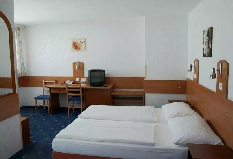 Standard Room, Terminus