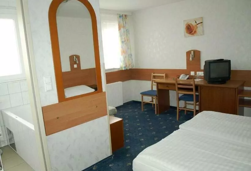 Standard Room, Terminus