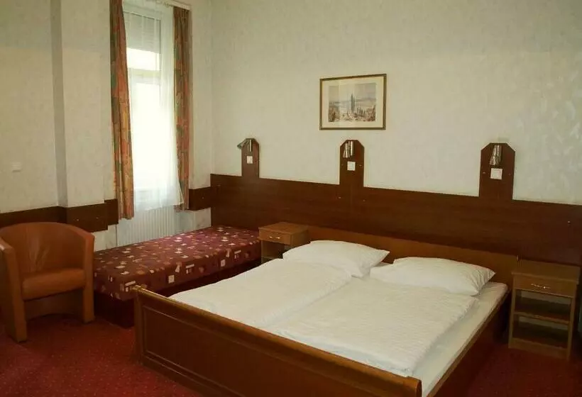 Standard Quadruple Room, Terminus