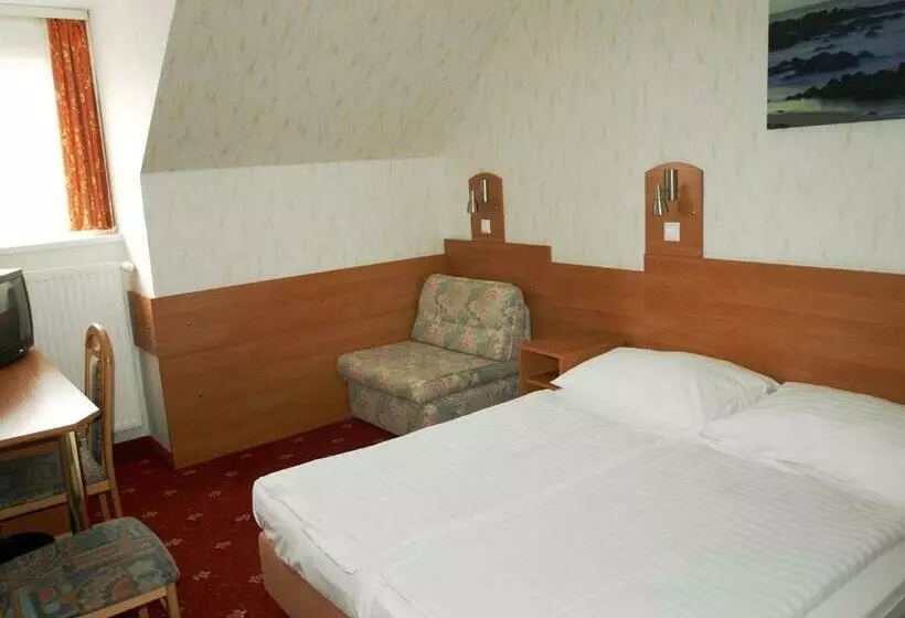 Standard Quadruple Room, Terminus