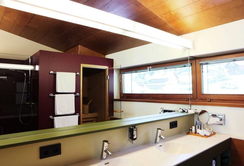 جناح جونيور, Walliserhof