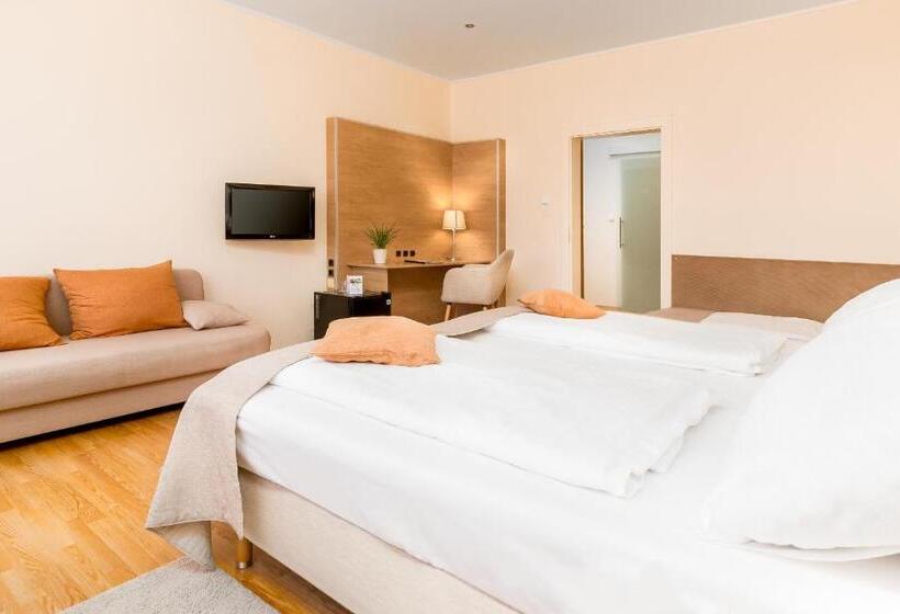 スタンダードトリプルルーム, Zentral