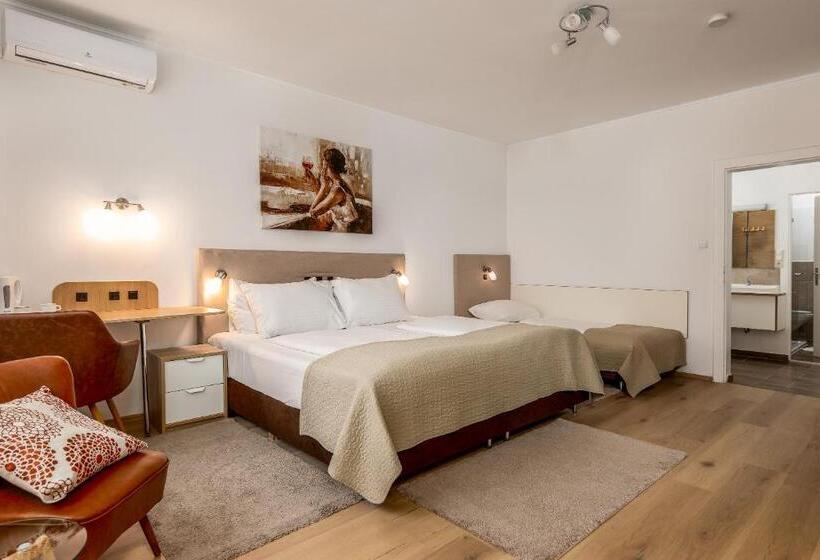 スタンダードトリプルルーム, Zentral