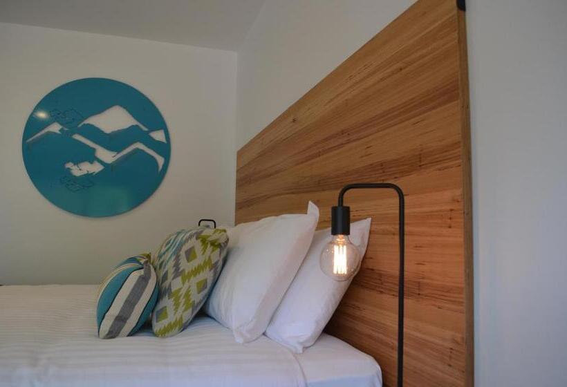 Deluxe Suite King Bed, Bright Colonial Motel